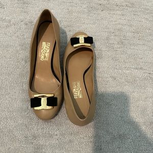 Ferragamo Vara bow tan black block low heel size 11. Excellent. Free shipping